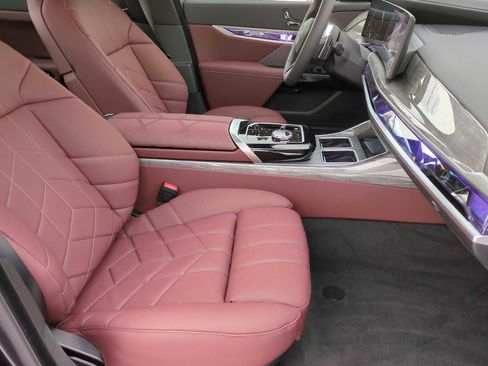 New 2025 BMW 760i xDrive w/ Executive Package image 24