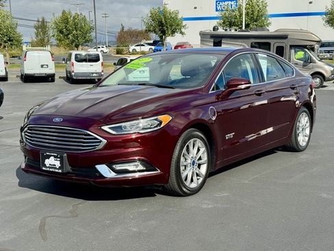 Used 2017 Ford Fusion Energi SE image 1