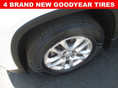 Used 2020 Chevrolet Traverse LT AWD/4WD image 3