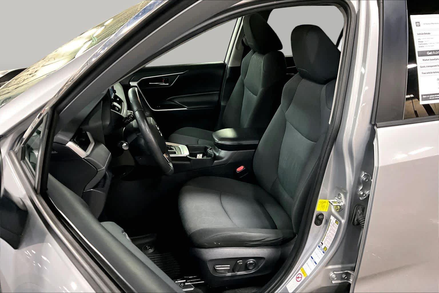 Used 2019 Toyota RAV4 XLE w/ Convenience Package AWD/4WD image 9