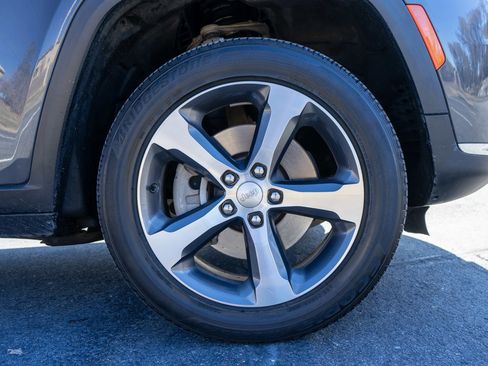 Used 2023 Jeep Grand Cherokee L Limited image 11