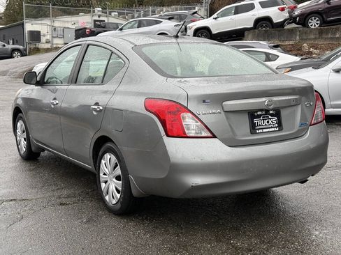Used 2012 Nissan Versa SV image 2