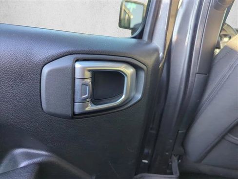 Used 2018 Jeep Wrangler Unlimited Sport S image 19