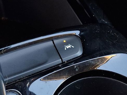 Used 2024 Chevrolet Trax LT image 22