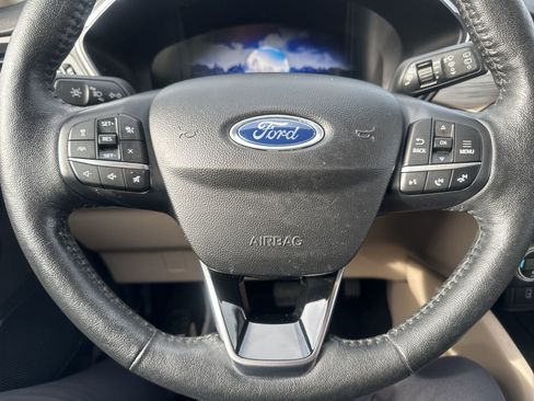 Used 2020 Ford Escape Titanium image 19