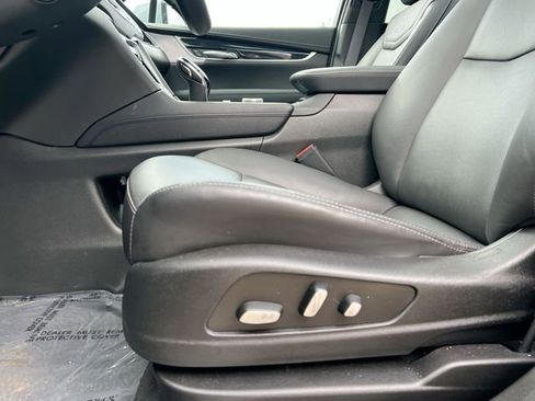 Used 2025 Cadillac XT5 Premium Luxury image 16