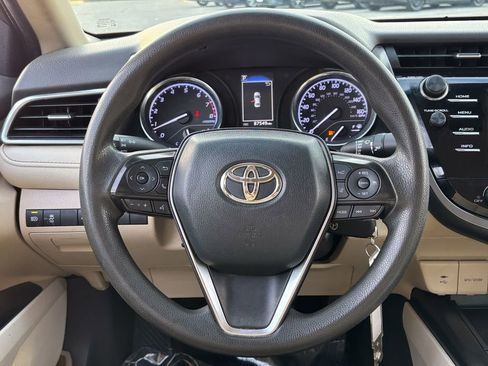 Used 2018 Toyota Camry LE image 24