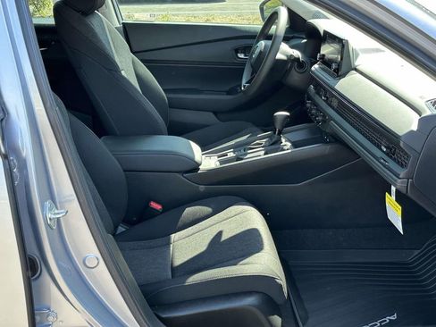 Certified 2025 Honda Accord SE image 7