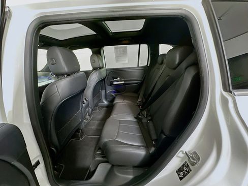 Used 2025 Mercedes-Benz GLB 250 4MATIC image 26
