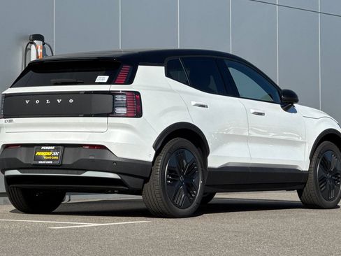 New 2026 Volvo EX30 Cross Country Ultra image 5