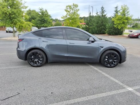 Used 2023 Tesla Model Y Long Range AWD/4WD image 4