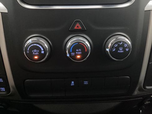 Used 2020 RAM 1500 Classic SLT image 35