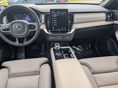 Certified 2026 Volvo XC90 T8 Ultra w/ Protection Package Premier AWD/4WD image 17