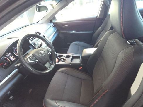 Used 2016 Toyota Camry SE image 7