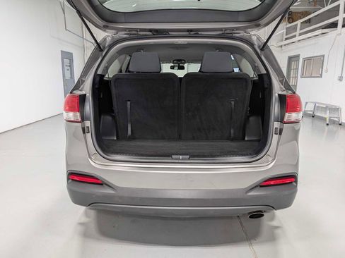 Used 2018 Kia Sorento LX AWD/4WD image 37