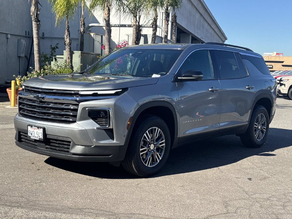 Used 2025 Chevrolet Traverse LT w/ Enhanced Driving Package FWD image 5