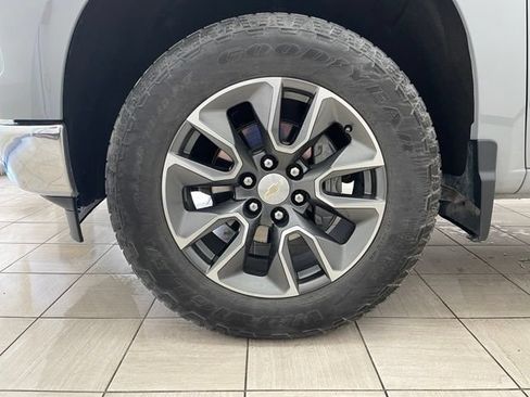 Used 2024 Chevrolet Silverado 1500 LT AWD/4WD image 8