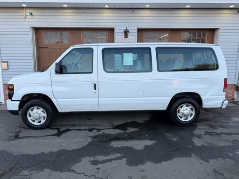 Used 2014 Ford E-150 and Econoline 150 w/ Power Group image 6