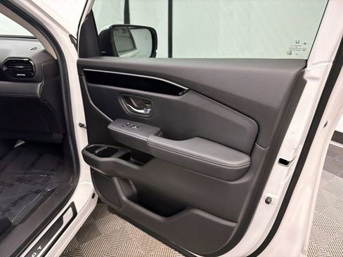 Used 2025 Honda Pilot EX-L image 16