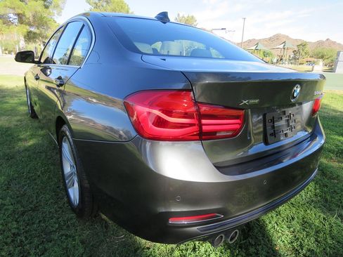 Used 2017 BMW 330i xDrive Sedan AWD/4WD image 5