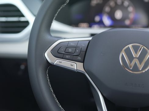 New 2025 Volkswagen Taos SE image 19