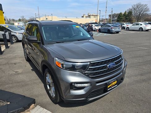 Used 2022 Ford Explorer XLT w/ Equipment Group 202A AWD/4WD image 4