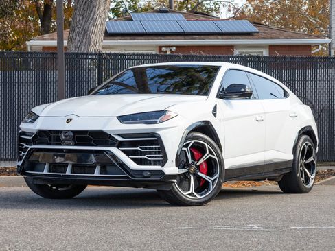 Used 2019 Lamborghini Urus image 3