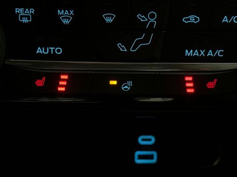 Used 2022 Ford Escape SE w/ Cold Weather Package image 18