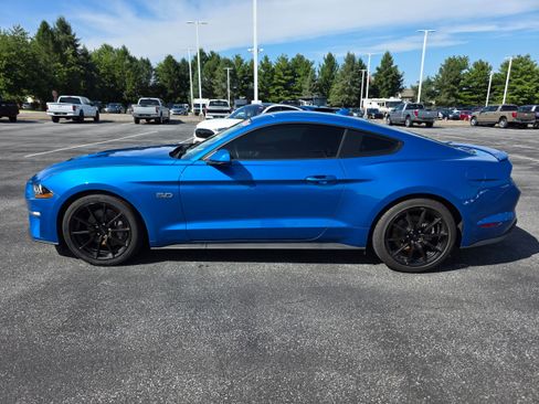 Used 2021 Ford Mustang GT RWD image 2
