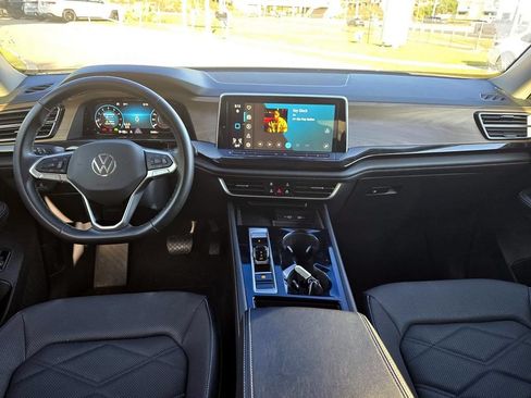 Used 2024 Volkswagen Atlas SE AWD/4WD image 12