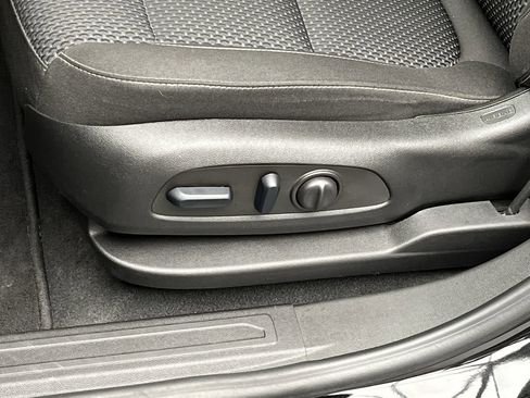 Certified 2023 GMC Acadia SLE w/ Driver Convenience Package image 11