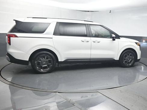 Used 2026 Kia Carnival EX FWD image 8