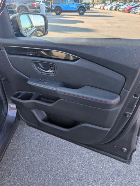 Used 2025 Honda Pilot Black Edition image 10