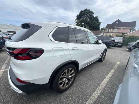 Used 2024 BMW X5 xDrive40i w/ Premium Package AWD/4WD image 9