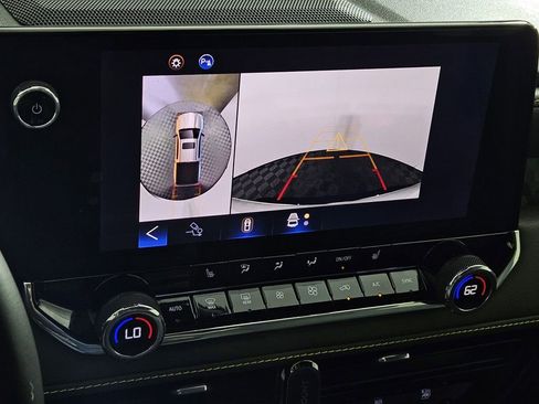 Used 2024 Chevrolet Colorado ZR2 w/ Technology Package AWD/4WD image 13