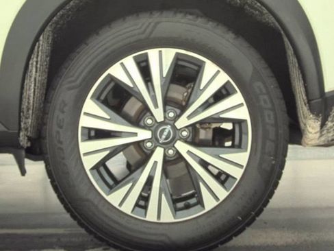 Certified 2022 Nissan Rogue SV FWD image 19