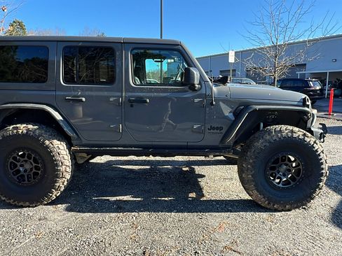 Used 2021 Jeep Wrangler Unlimited Sahara image 7