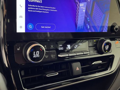 Used 2024 Toyota Highlander XLE image 22