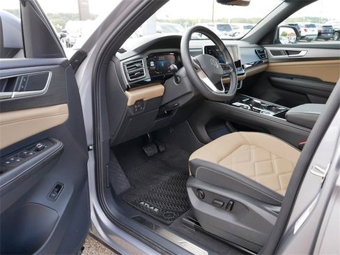 Certified 2024 Volkswagen Atlas Cross Sport SE w/ Panoramic Sunroof Package image 12