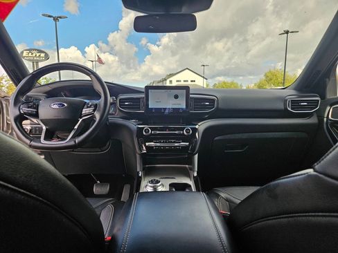 Used 2023 Ford Explorer ST image 31