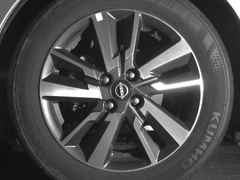 Used 2025 Nissan Versa SV FWD image 12