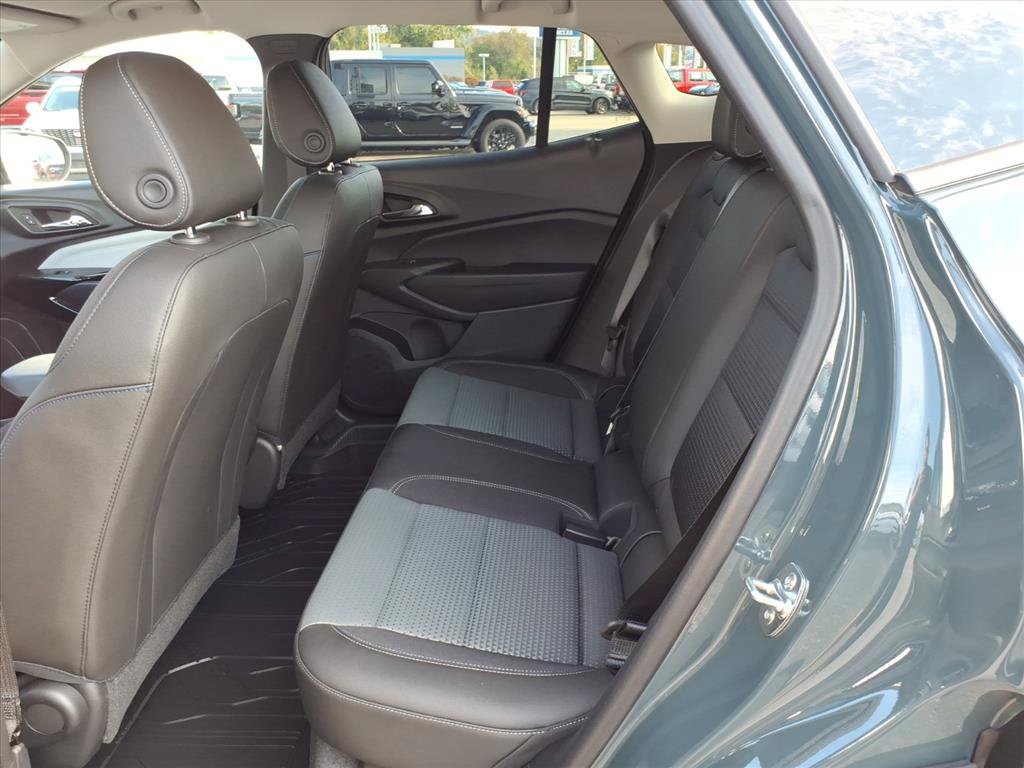 Used 2026 Chevrolet Trax LT w/ LT Convenience Package FWD image 12