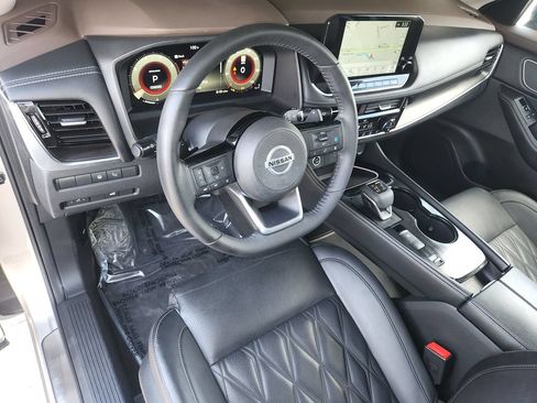 Used 2021 Nissan Rogue Platinum FWD image 12