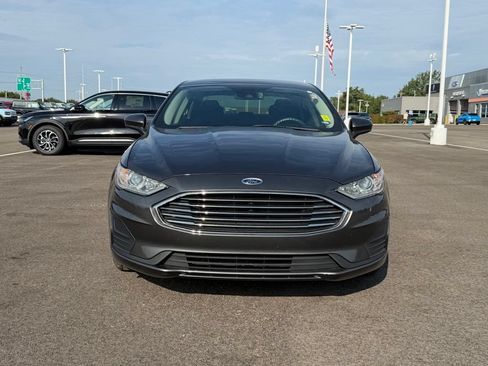 Used 2019 Ford Fusion SE FWD image 2