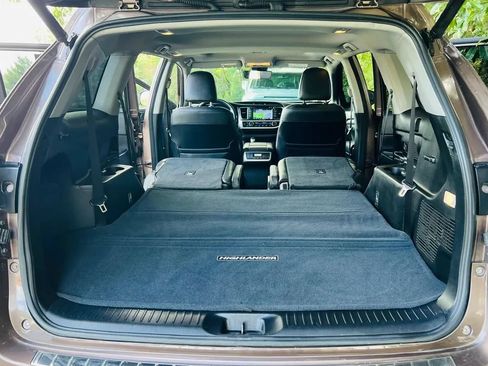 Used 2017 Toyota Highlander XLE w/ Carpet Mat Package AWD/4WD image 28