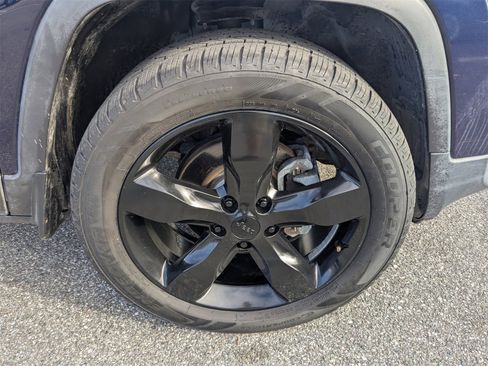 Used 2014 Jeep Cherokee Latitude w/ Comfort/Convenience Group image 11