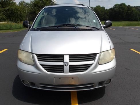 Used 2005 Dodge Grand Caravan SXT FWD image 3