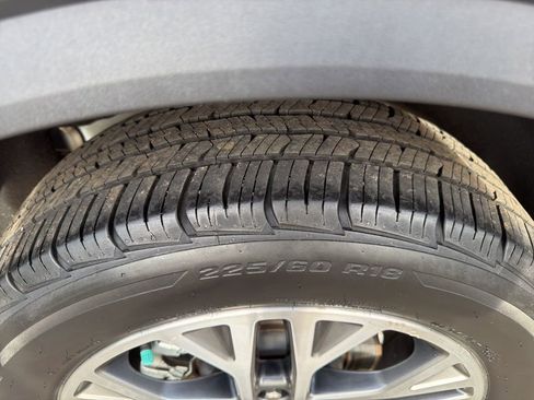 Used 2020 Ford Escape SEL image 9