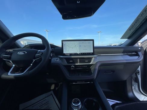 Used 2025 Ford Explorer ST image 10