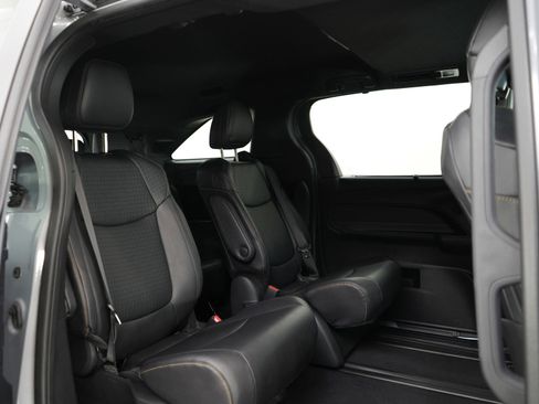 Used 2025 Toyota Sienna XLE Woodland Edition image 12